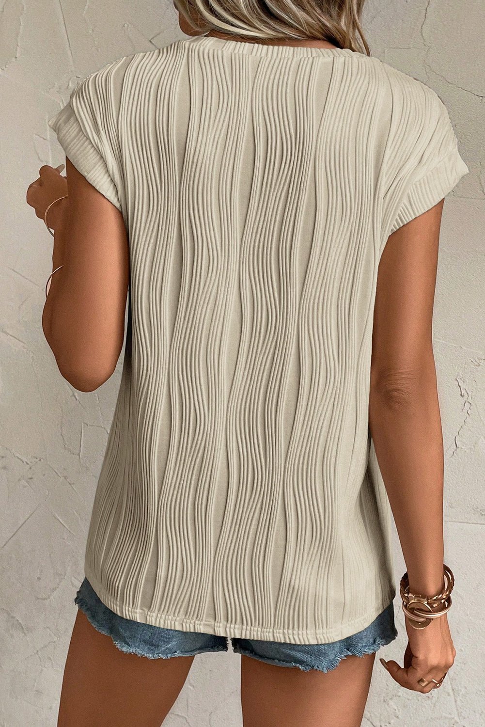 Black Wavy Texture Cap Sleeve Top | Dia&Popo