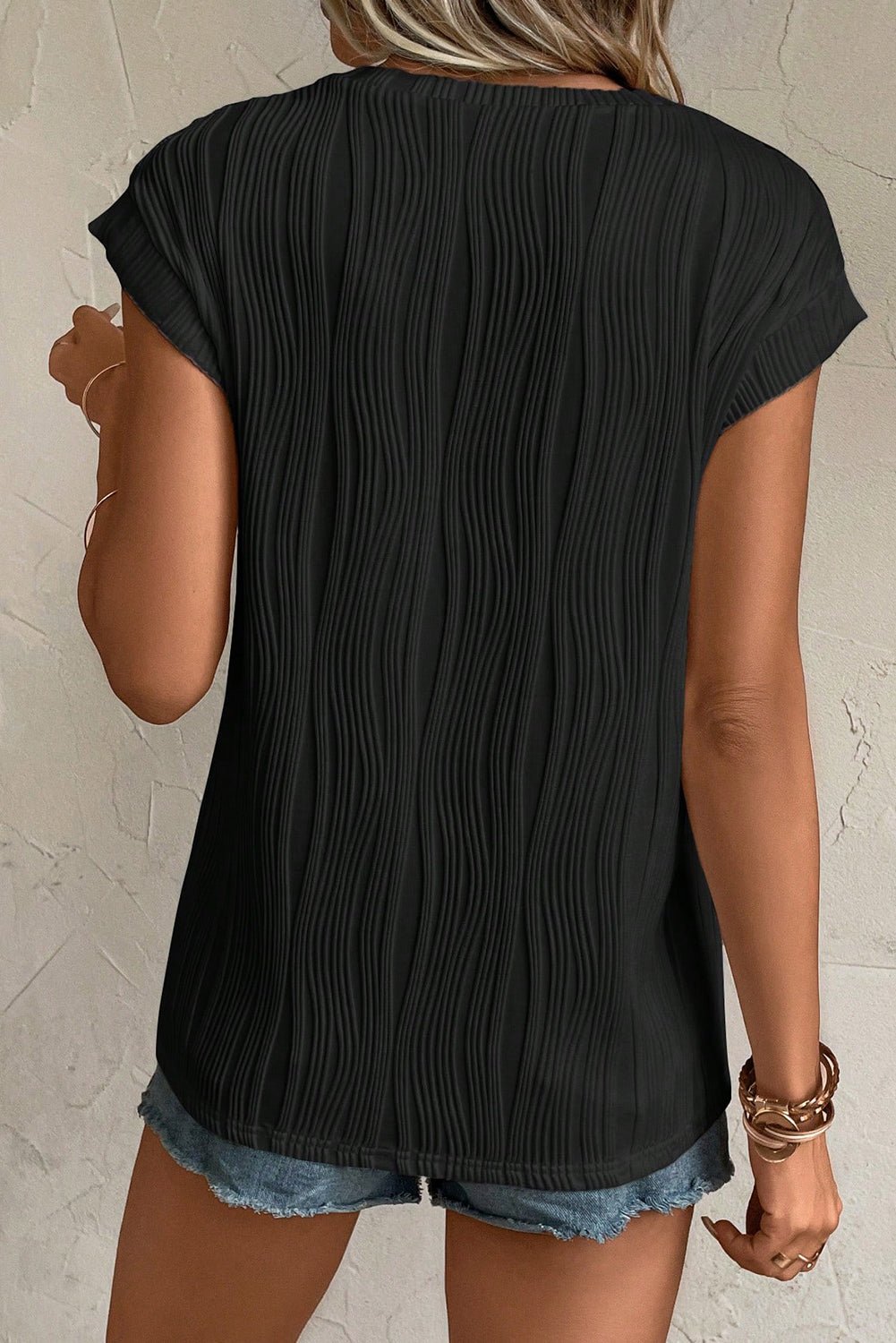 Black Wavy Texture Cap Sleeve Top | Dia&Popo