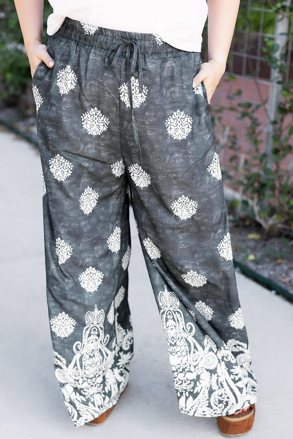 Black Plus Size Geometric Ethnic Print Drawstring Wide Leg Pants